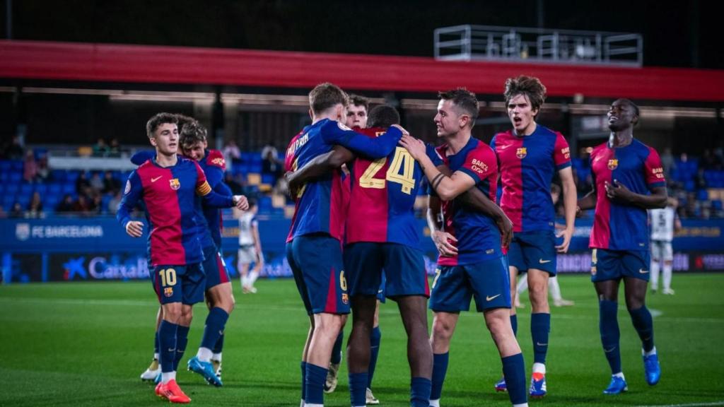 Los jugadores del Barça B celebran un gol contra el Barakaldo