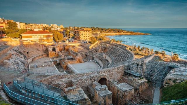 Descubre la Costa Dorada mientras disfrutas de las ventajas de alojarte en un camping en Tarragona