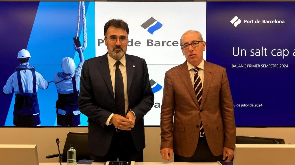 José Alberto Carbonell, al lado de Lluís Salvadó, en una rueda de prensa del Puerto de Barcelona