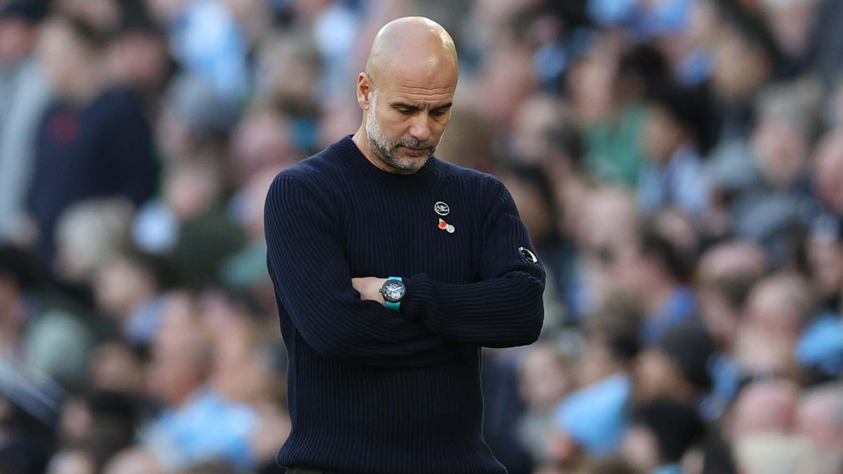 Pep Guardiola, cabizbajo, durante la derrota del Manchester City