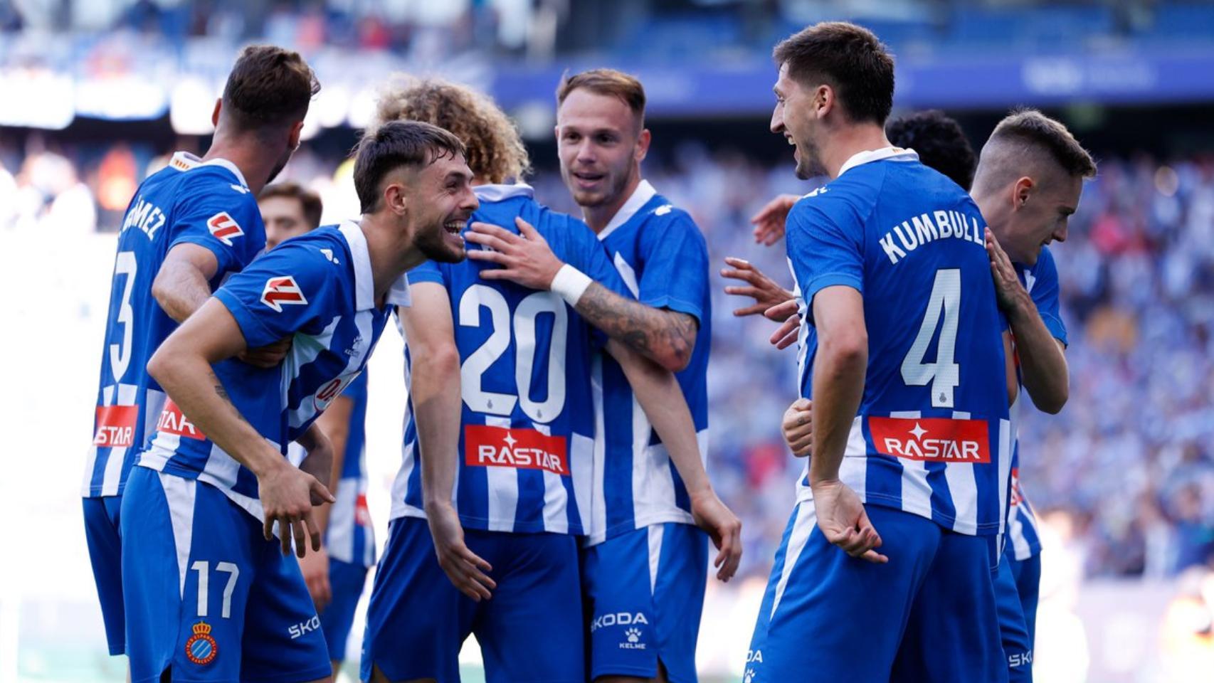 Los jugadores del Espanyol festejan una victoria en la Liga 2024-25