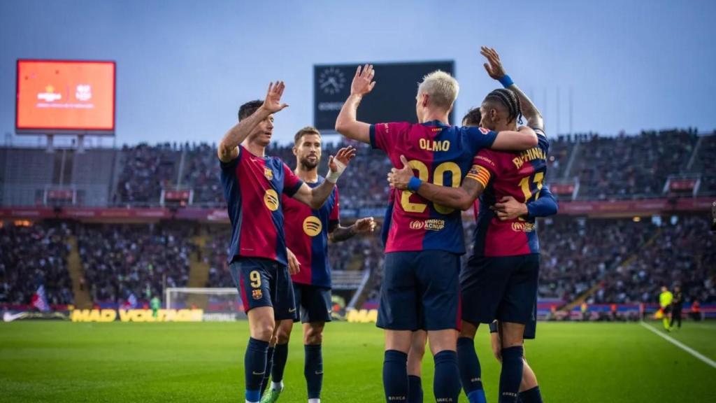 Los jugadores del FC Barcelona celebran un gol en el derbi contra el RCD Espanyol