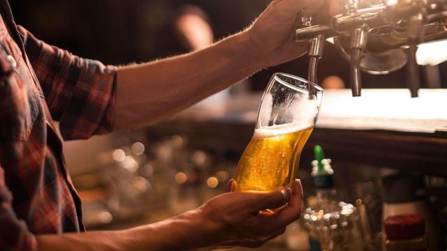 Barcelona busca al mejor tirador de cerveza de Cataluña