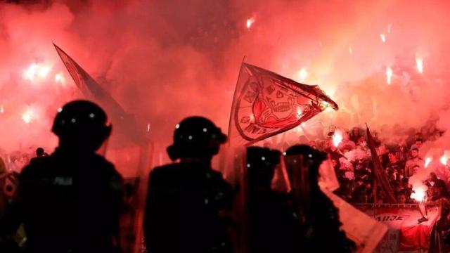 Bengalas en el Pequeño Maracana de Belgrado