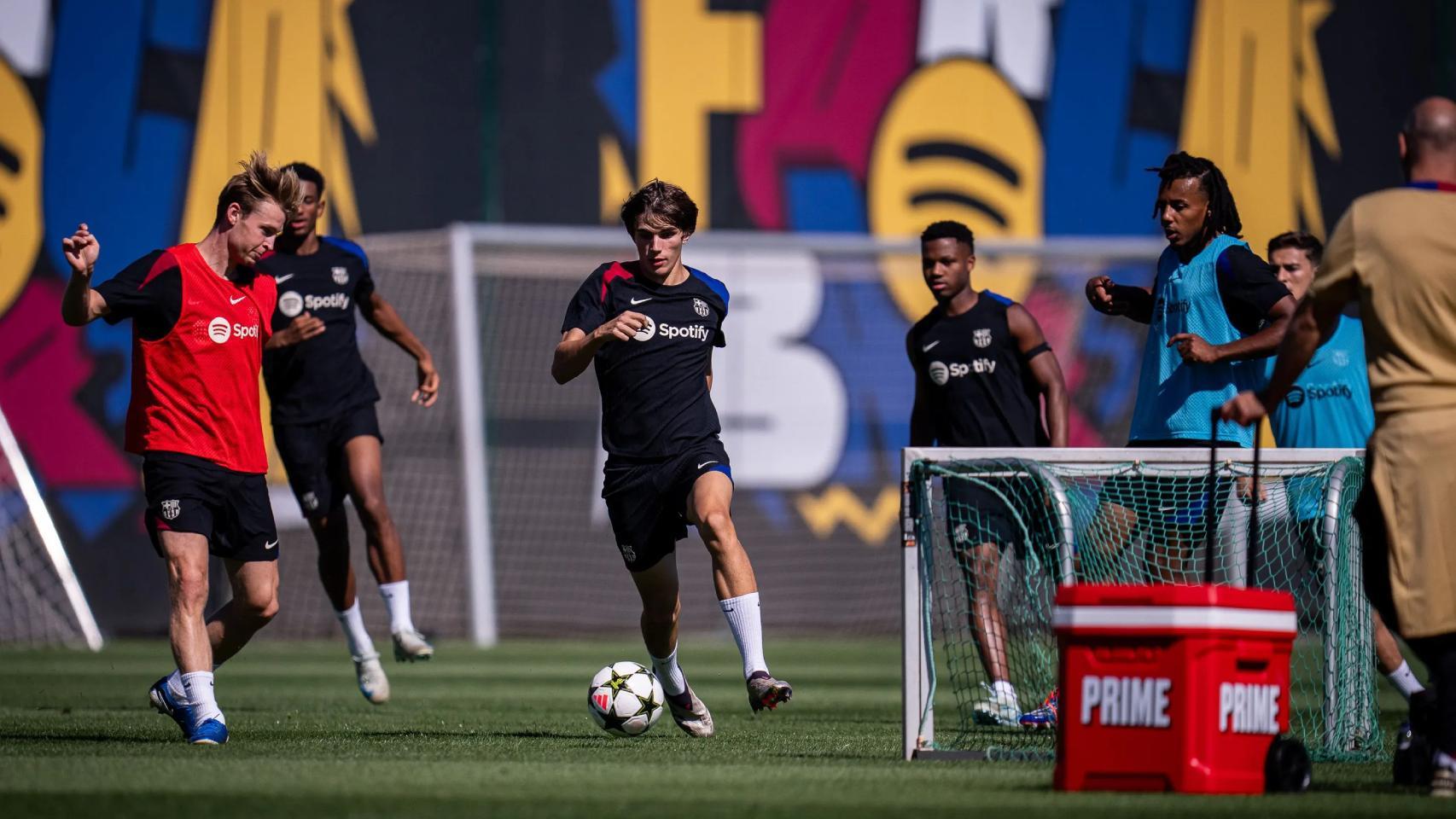 Los futbolistas del Barça entrenan bajo las órdenes de Hansi Flick