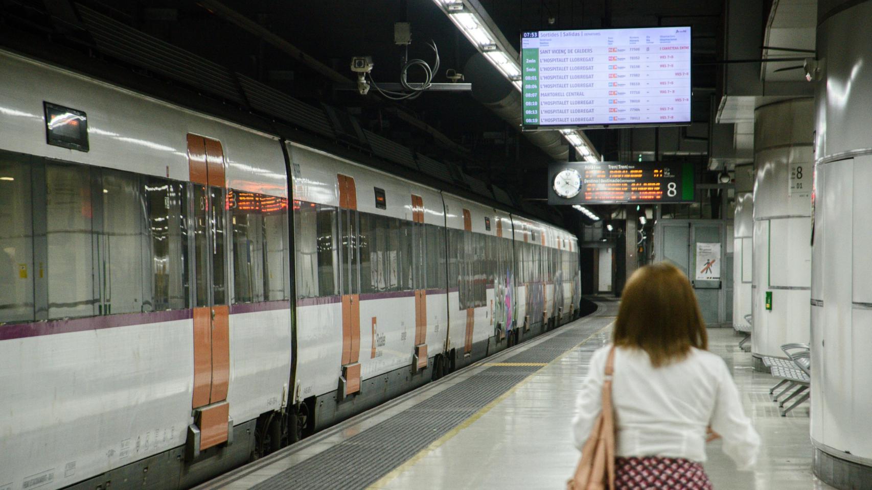 Imagen de un tren de Rodalies en la estación de Sants