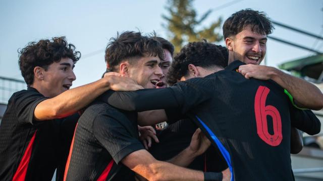 El Juvenil A del Barça celebra la victoria en la Youth League contra el Estrella Roja