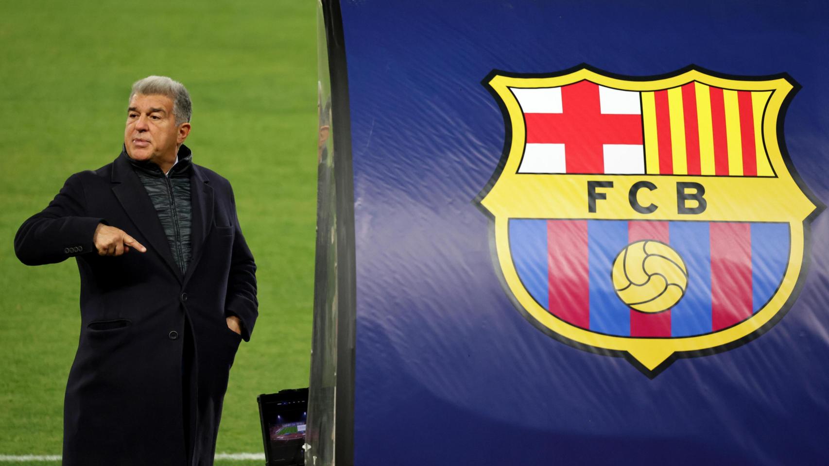 Joan Laporta en el estadio del Estrella Roja