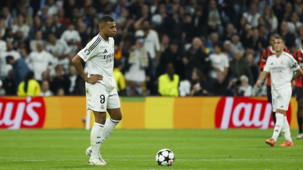 La frustración de Kylian Mbappé tras la derrota del Real Madrid contra el AC Milan