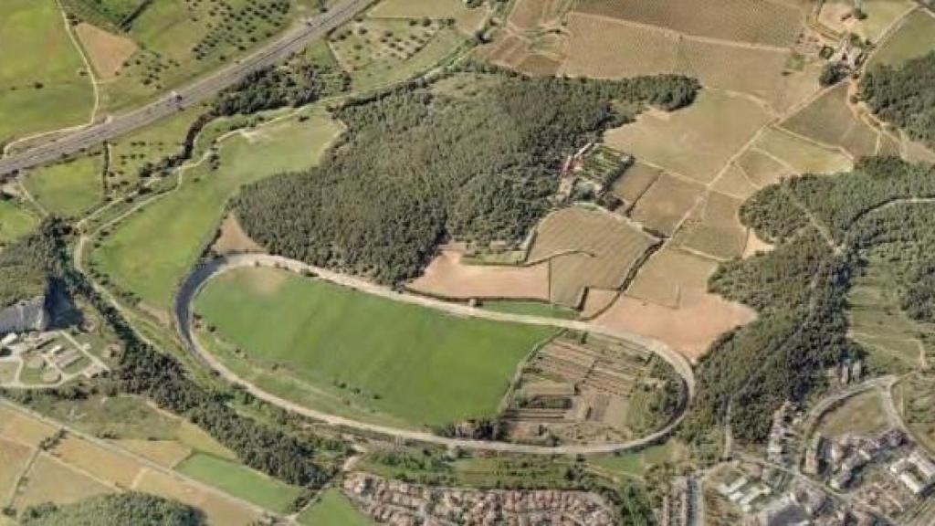 Vista aérea del antiguo autódromo Terramar de Sant Pere de Ribes