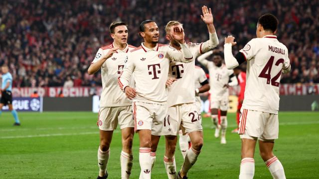 Los jugadores del Bayern celebran la victoria contra el Benfica en Champions