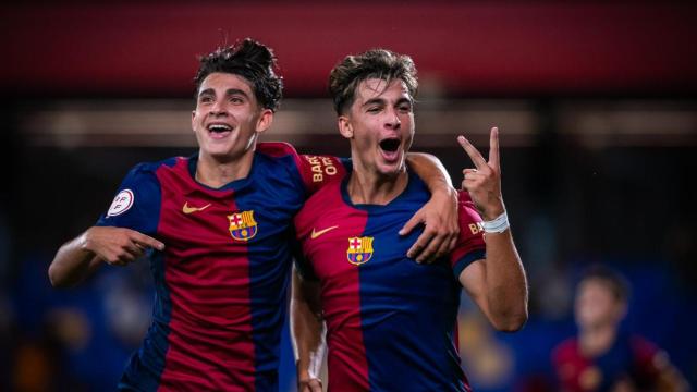 Toni y Guille Fernández festejan un gol con el Barça B