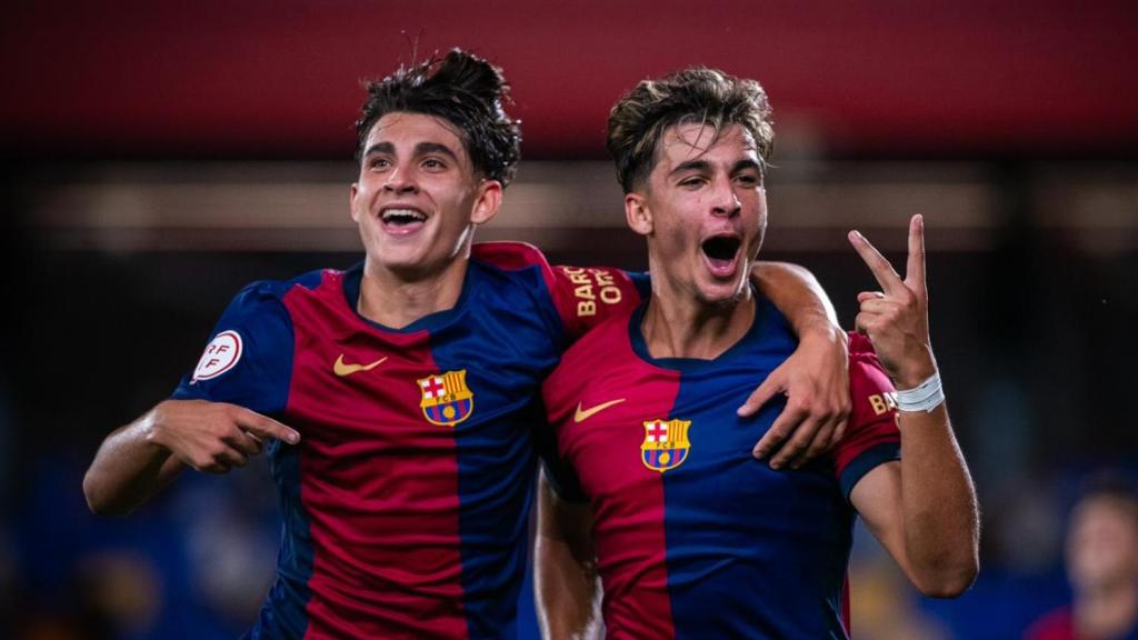 Toni y Guille Fernández festejan un gol con el Barça B