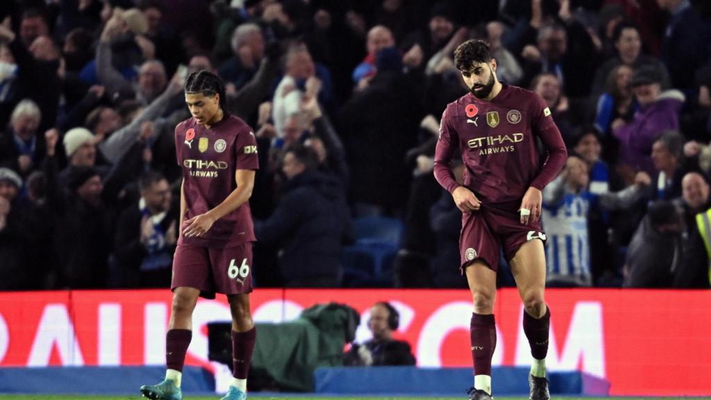 Josko Gvardiol y Jahmai Simpson-Pusey, cabizbajos tras un gol del Brighton al Manchester City