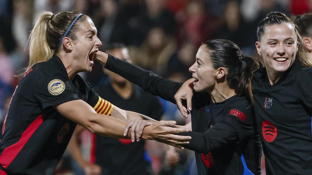 Aitana Bonmatí festeja eufórica su gol al Atlético de Madrid con Alexia Putellas