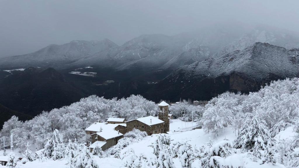 Paisaje nevado en el Pirineo catalán