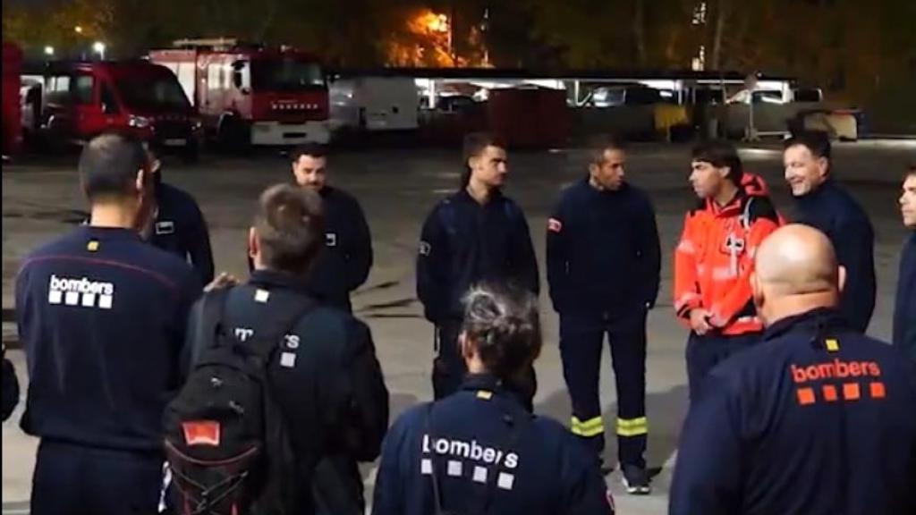 Algunos de los bomberos catalanes desplazados a Valencia en este cuarto contingente