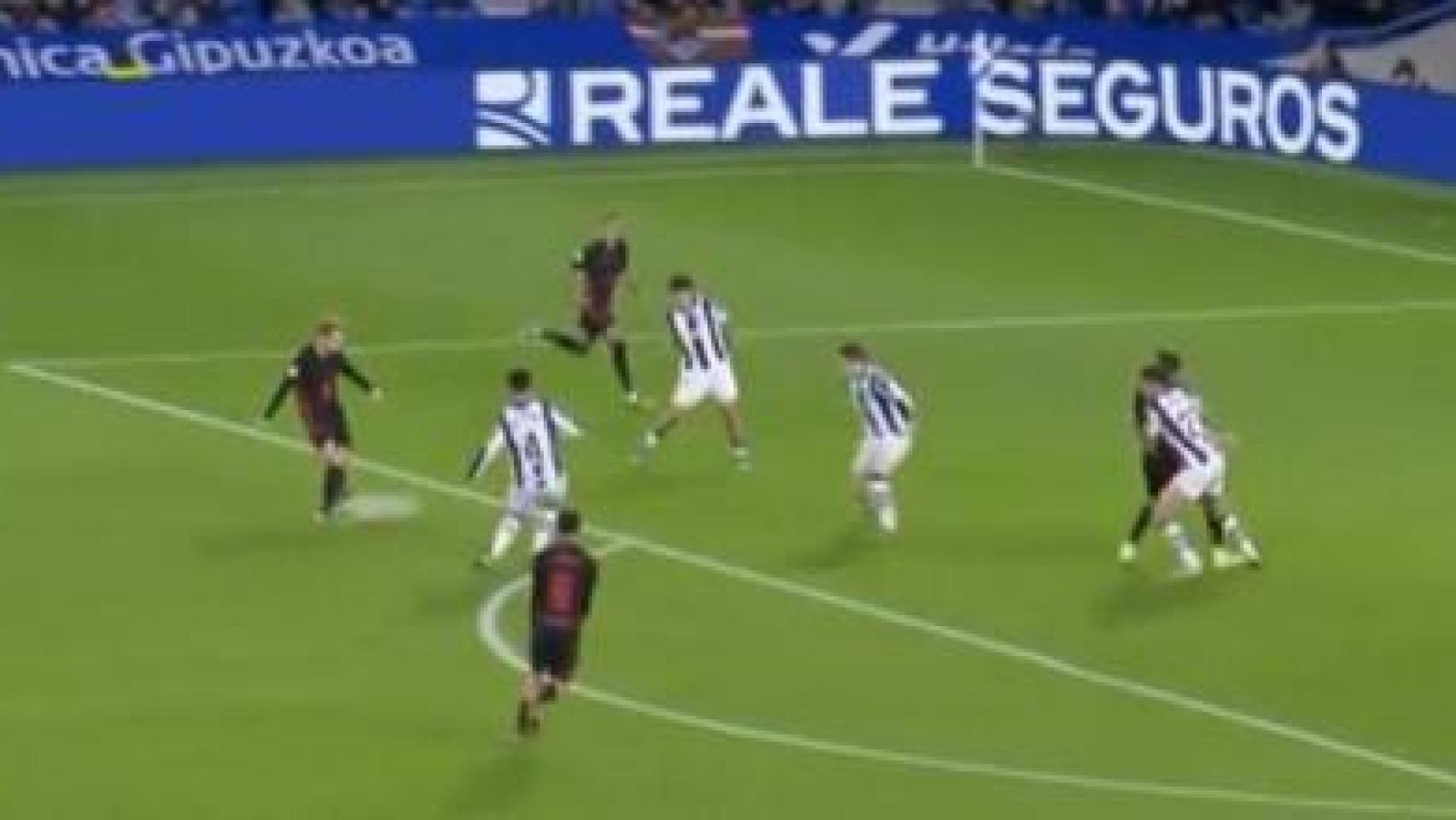 La imagen que demuestra que Lewandowski estaba en posición reglamentaria