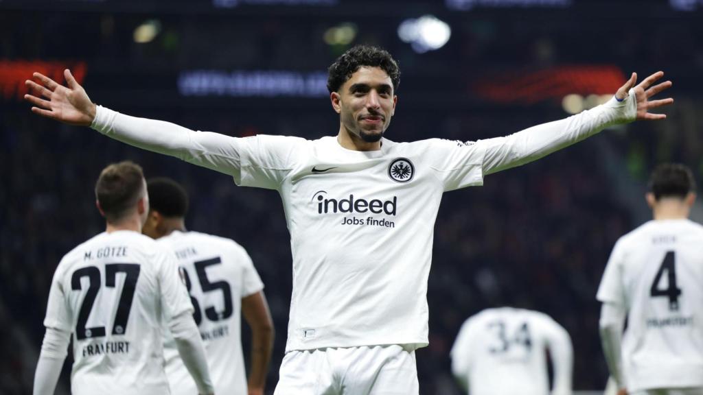 Omar Marmoush celebra un gol en Europa League con el Eintracht de Frankfurt