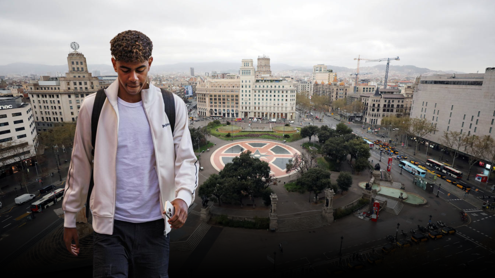 Lamine Yamal y plaza Catalunya en un fotomontaje