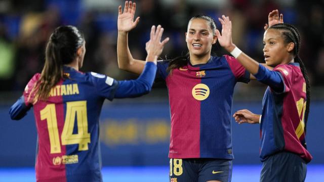 Aitana Bonmatí, Kika Nazareth y Vicky López celebran un gol del Barça Femenino en la Champions