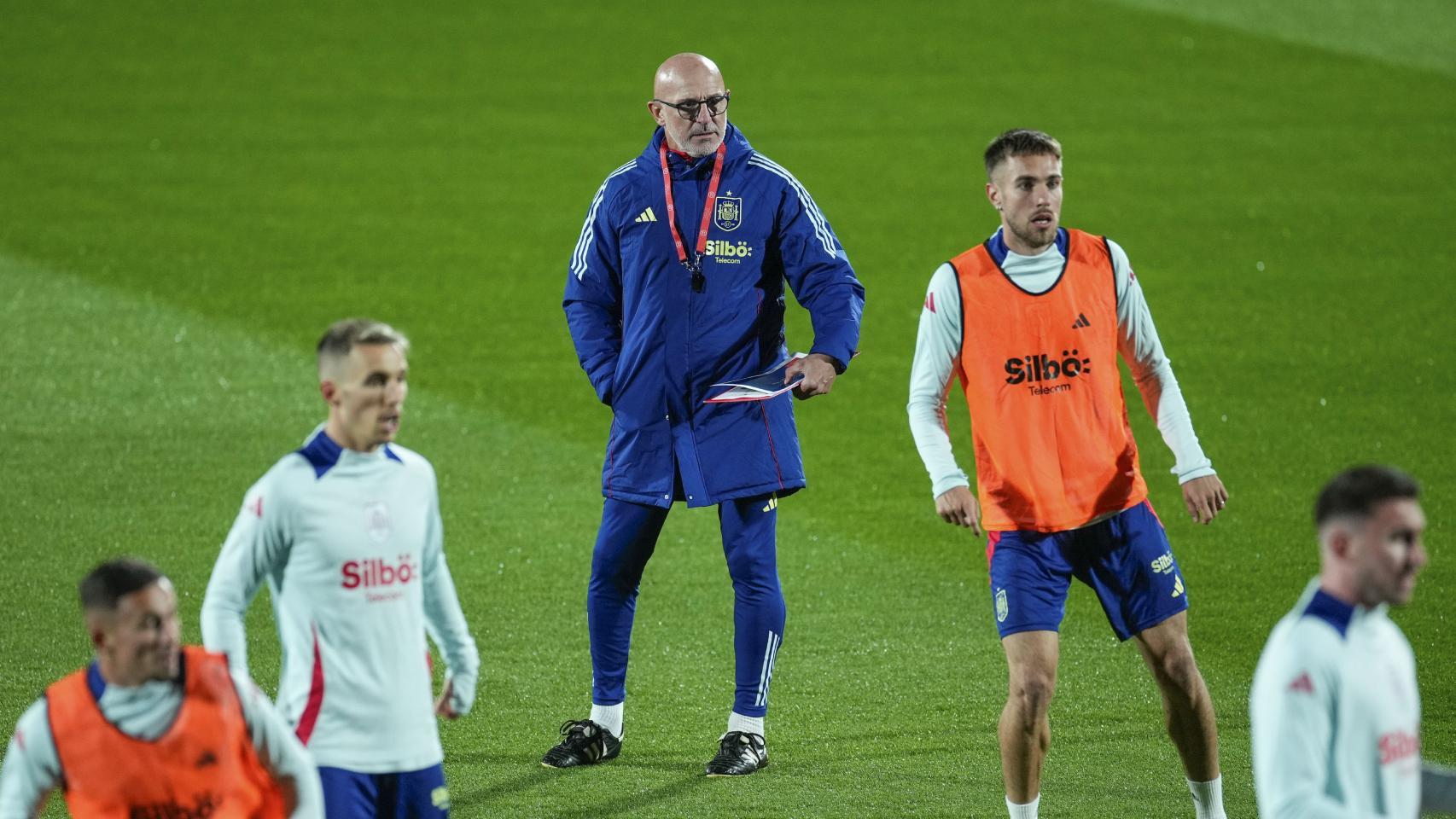 Luis de la Fuente dirige un entrenamiento de la selección española