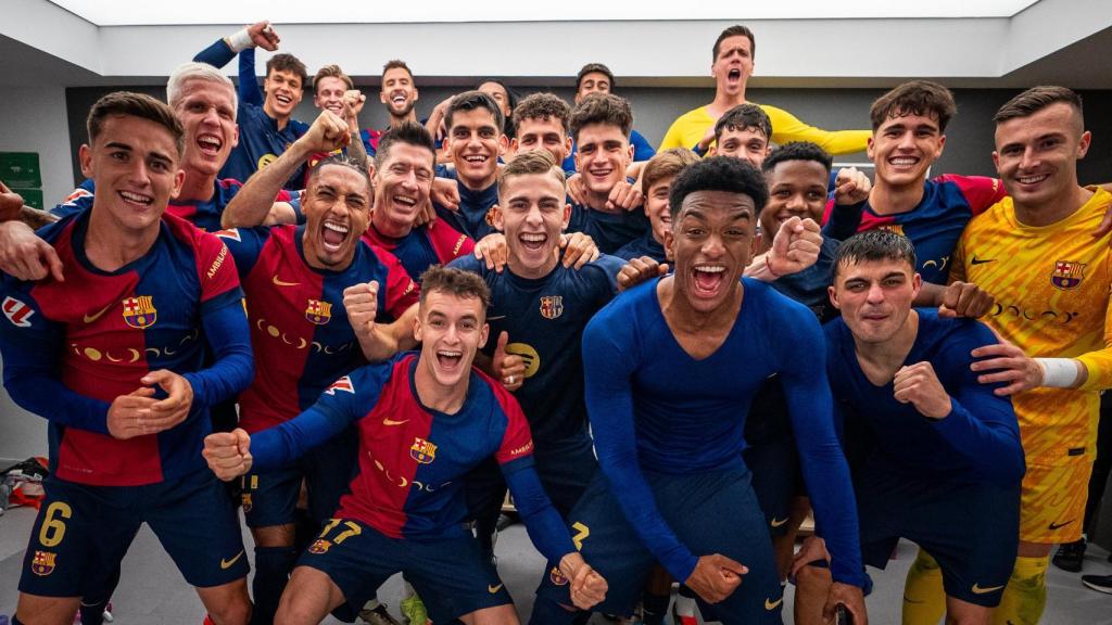 La euforia de los jugadores del Barça tras ganar el clásico en el Bernabéu