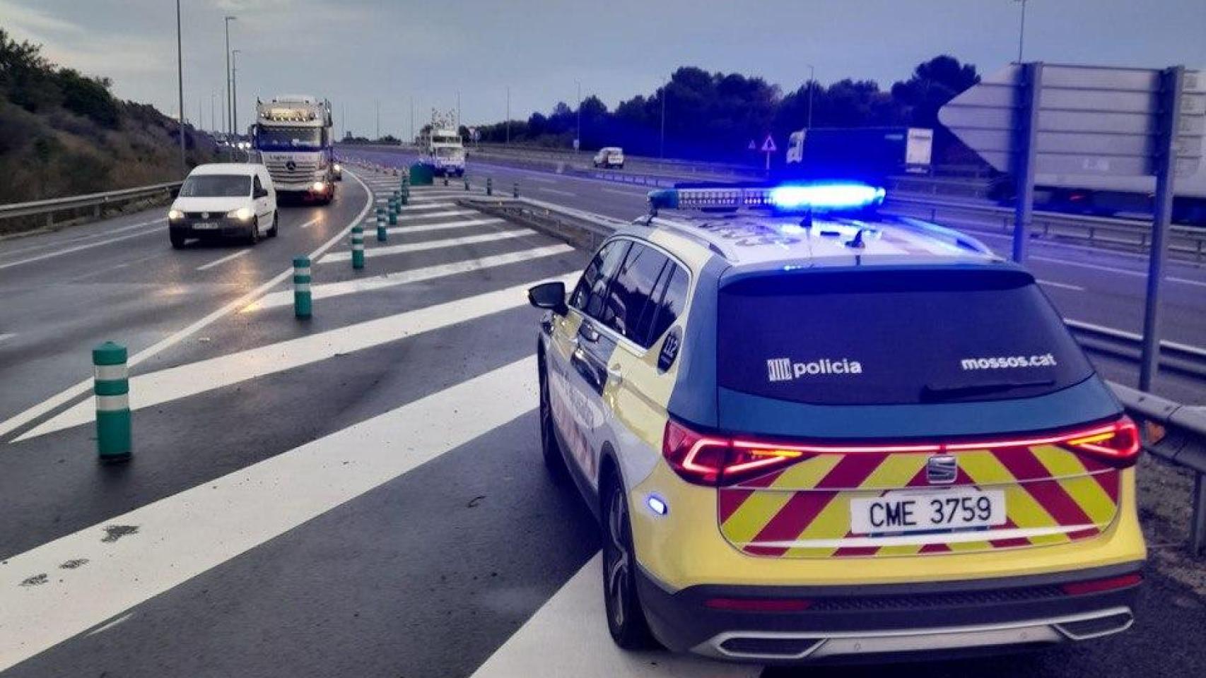 Imagen de un punto de control de los Mossos en la provincia de Tarragona