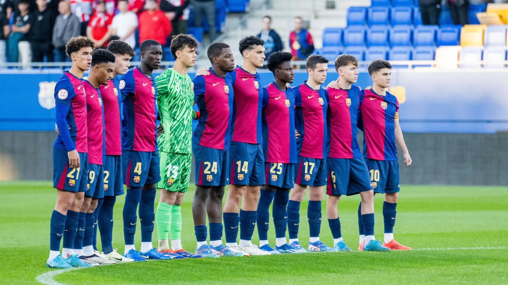 El Barça B de Albert Sánchez hace un minuto de silencio por las víctimas de la DANA