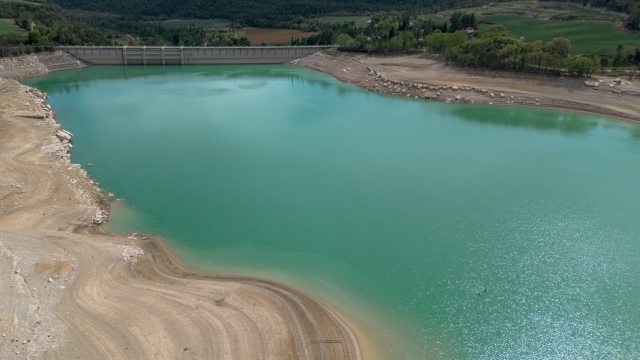 El pantano de Sant Ponç, en 2023, cuando estaba al 28% de su capacidad; hoy supera el 43%