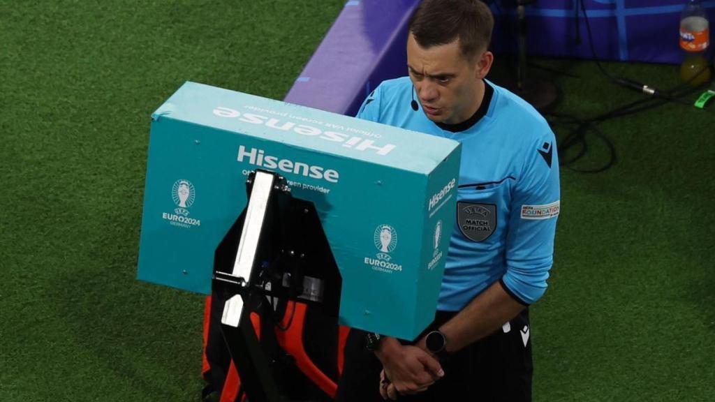 Las pantallas del VAR en la Eurocopa contaron con el patrocinio de Hisense