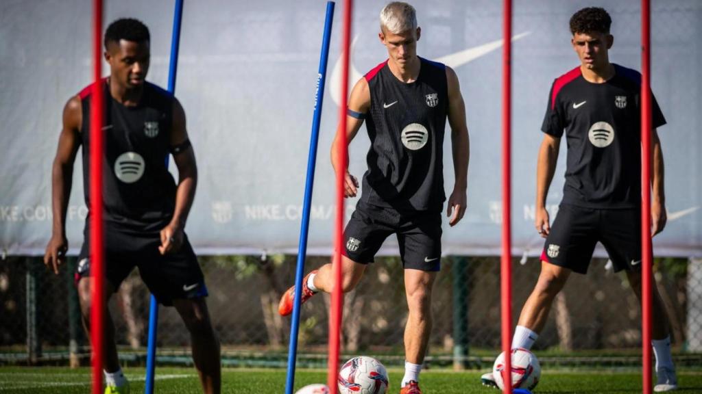 Ansu Fati, Dani Olmo y Sergi Domínguez, en un entrenamiento del Barça durante el parón de selecciones