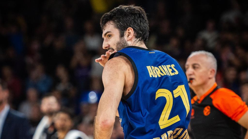 La celebración de Abrines tras anotar un triple contra el Paris basket