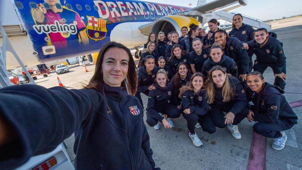 Selfi del Barça Femenino con su nuevo avión