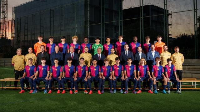 La foto oficial de Joan Laporta con el Cadete A del Barça