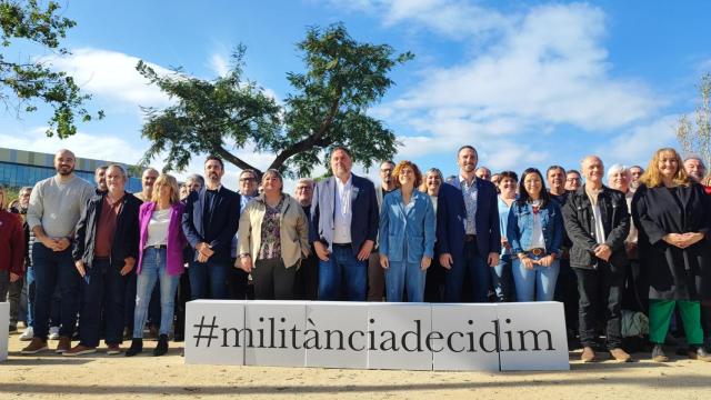 El expresidente de ERC y candidato a la reelección, Oriol Junqueras, y la líder de los republicanos en el Ayuntamiento de Barcelona, Elisenda Alamany, en un acto de Militància Decidim el 16 de noviembre