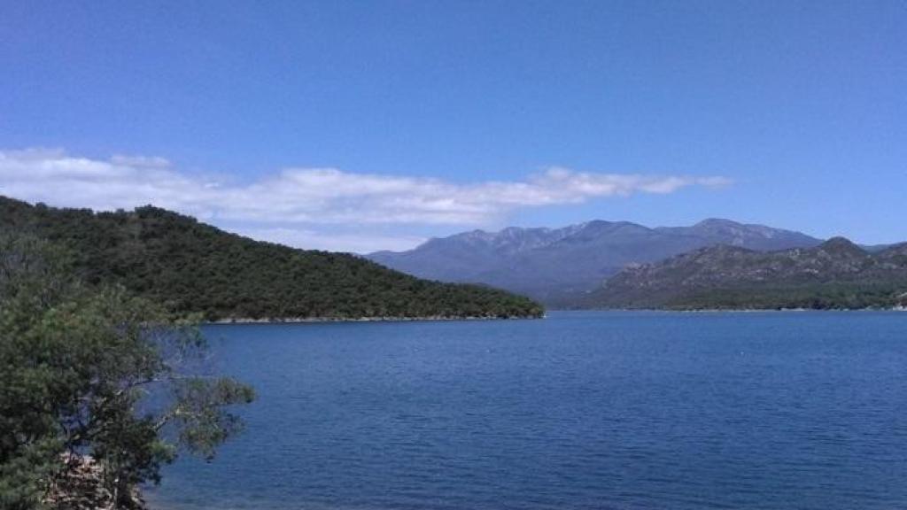 Día soleado en el embalse de Danrius Boadella