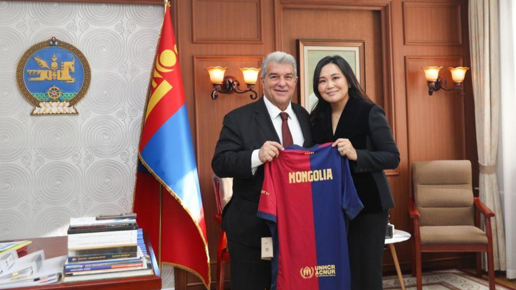 Joan Laporta y Nomin Chinbat, ministra de Mongolia