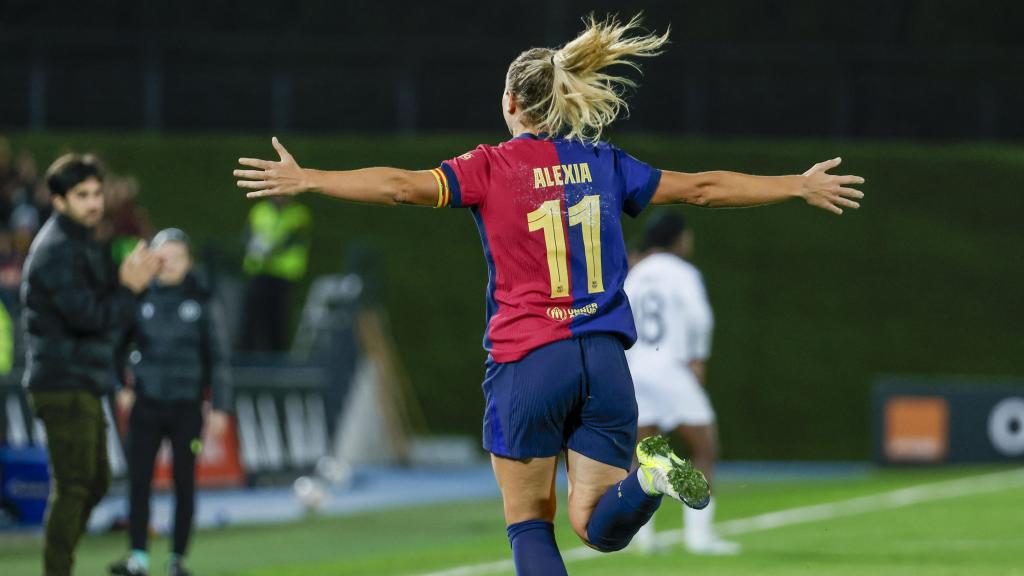 Alexia Putellas celebra su gol en el clásico