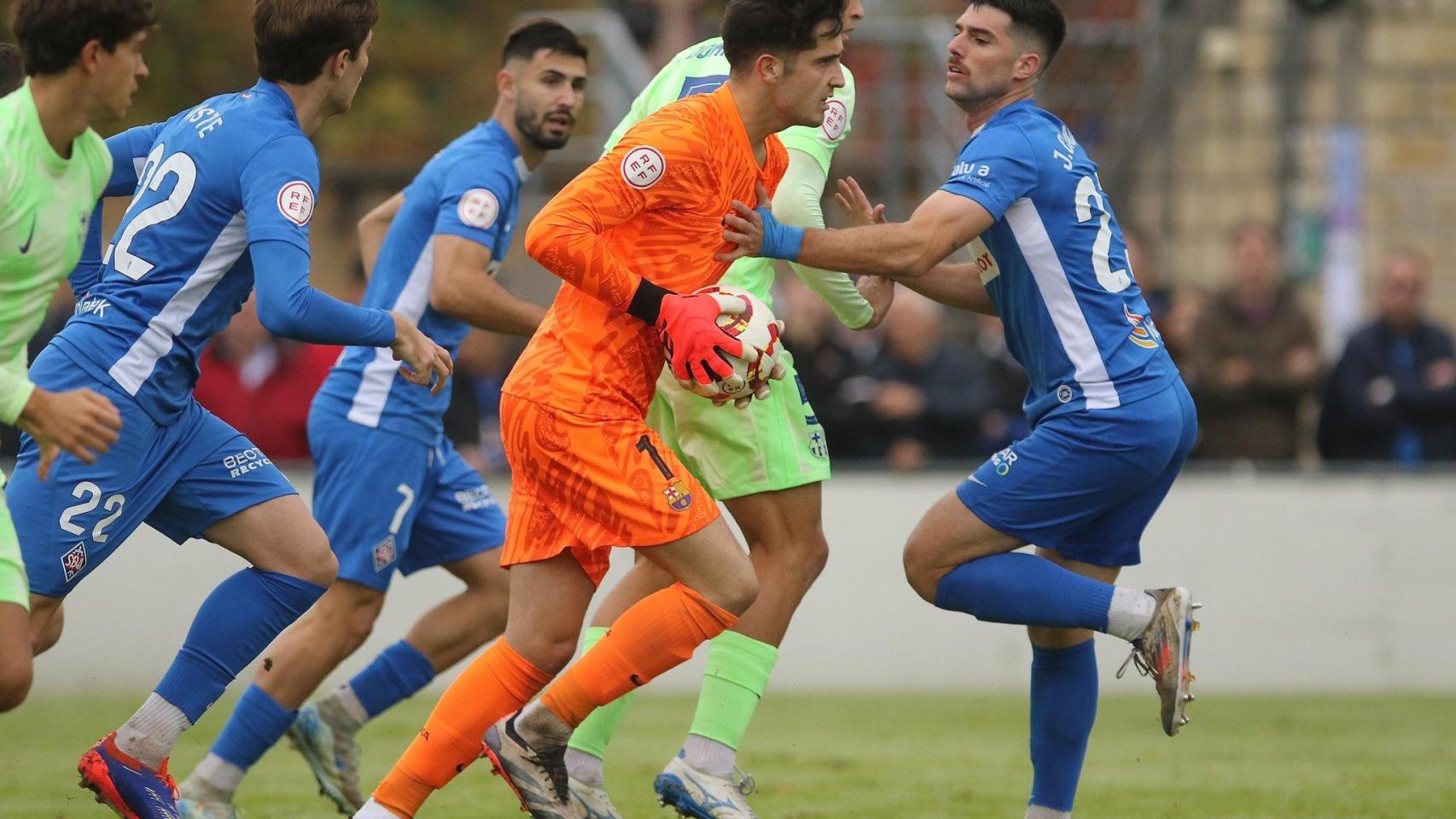 Ander Astralaga en el partido del Barça B contra el Amorebieta