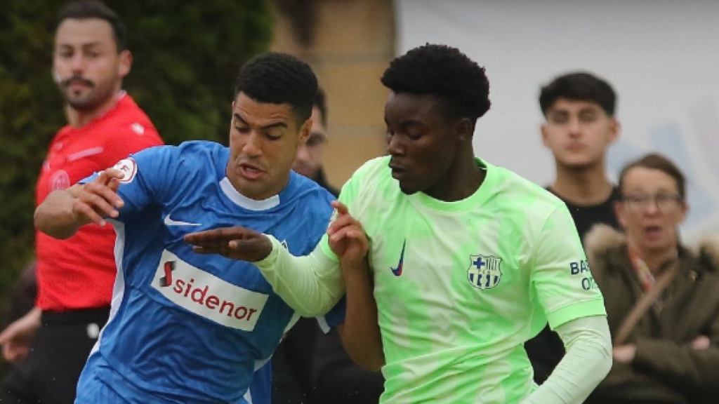 David Oduro, futbolista del Barça B, contra el Amorebieta