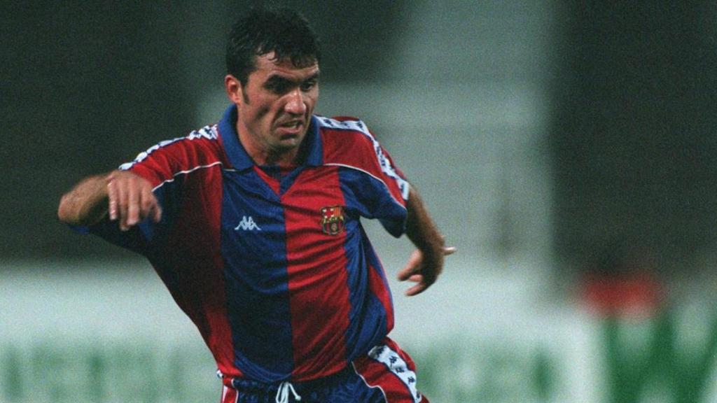 Gica Hagi, en un partido con el Barça