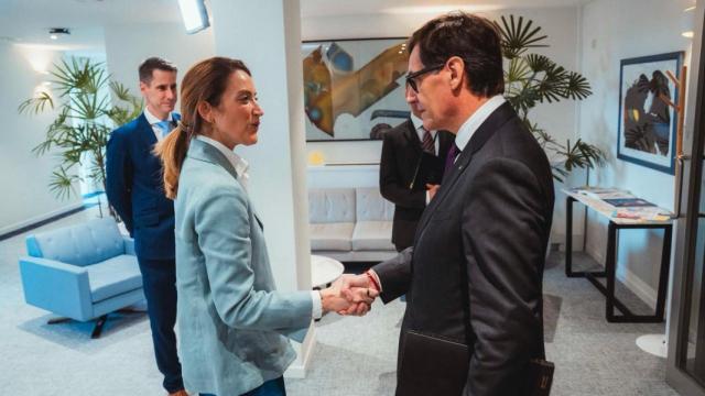 Roberta Metsola (presidenta del Parlamento Europeo) y Salvador Illa (presidente de la Generalitat) en su reunión del 20 de noviembre de 2024