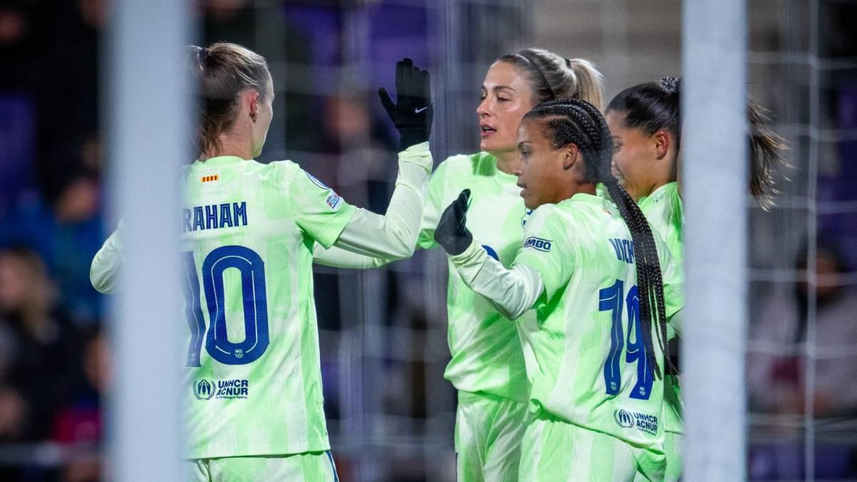 El Barça Femenino festeja el tanto de Alexia Putellas en la Champions League