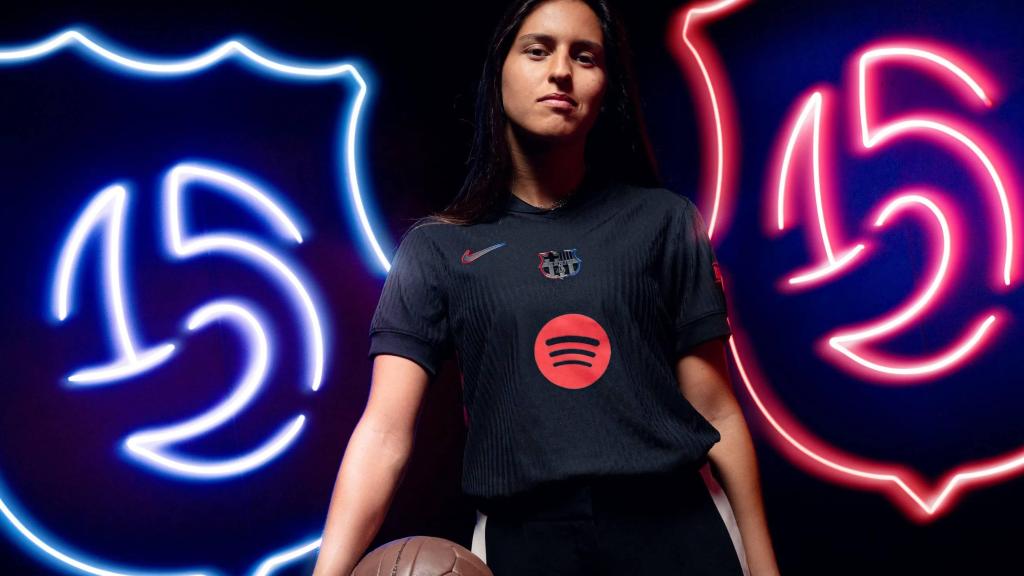 Kika Nazareth, jugadora del Barça Femenino, en la promoción de la segunda camiseta del Barça diseñada por Nike