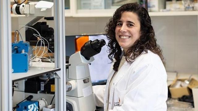 La investigadora Maria Guix es la persona que lidera el proyecto en la Universitat de Barcelona