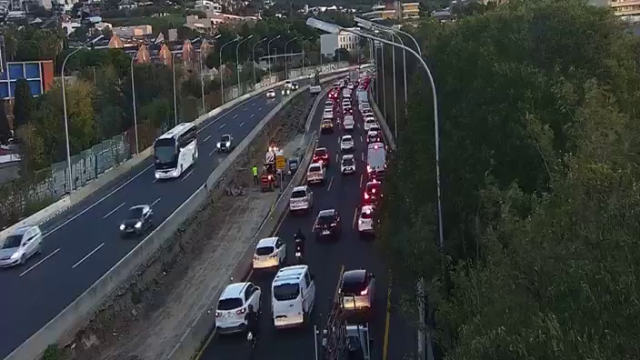 Un accidente causa retenciones en Esplugues de Llobregat