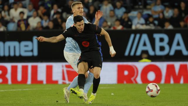 Robert Lewandowski marca contra el Celta en Balaídos