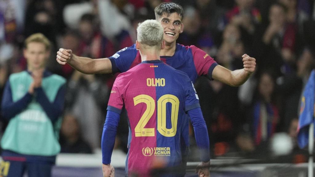 Dani Olmo agradece a Gerard Martín por el pase en el segundo gol del Barça