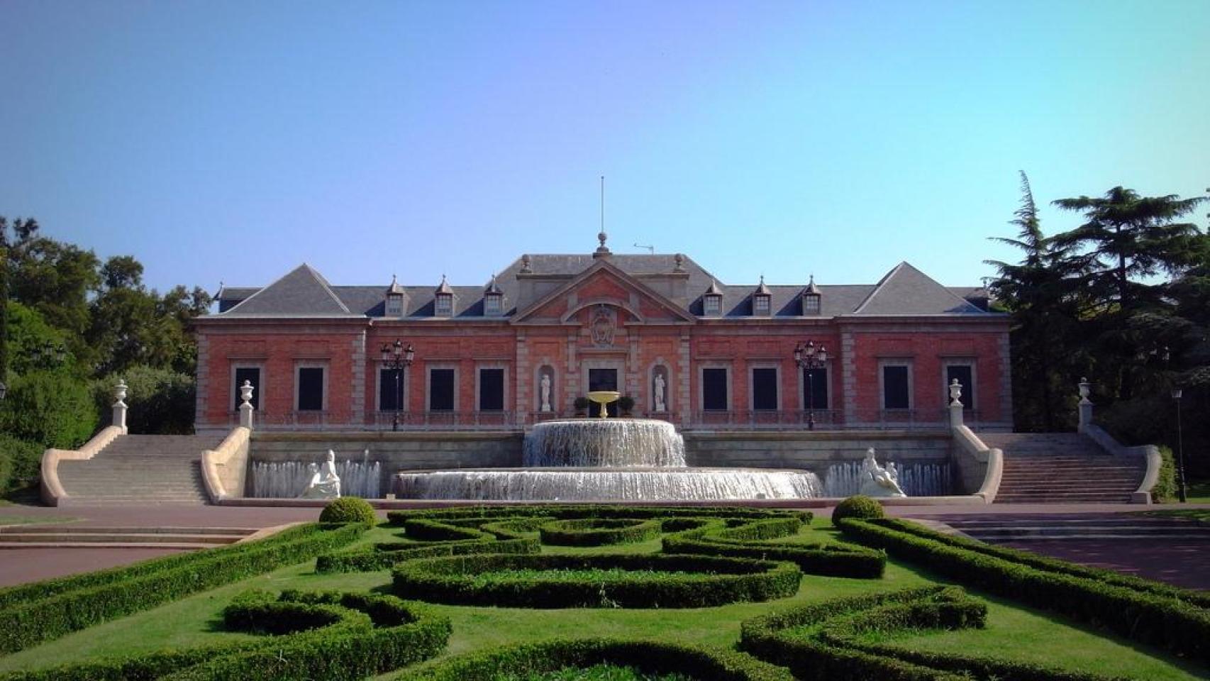 El palacio catalán que esconde frescos de Dalí y Goya: un espacio exclusivo con un impresionante jardín mediterráneo